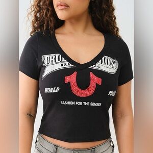 True Religion CRYSTAL HORSESHOE V NECK BABY TEE - Sz S NWT